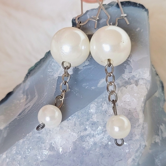 2 for $18❤️‍🔥 Faux Double Pearl Dangly Chain Earrings - Picture 2 of 2
